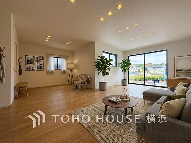 和やかで洗練された空間の演出。※生成AIによるイメージです。家具・小物は販売価格に含まれません。