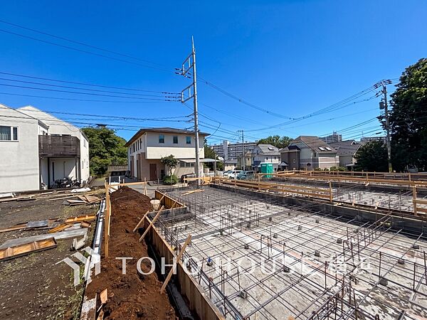 暖かな陽光と爽やかな風がハーモニーを奏でる上質な空間を愉しむ暮らし。（2026年6月撮影）