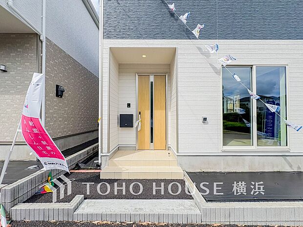 お住まいの顔となる玄関。住まう方のプライドを満たすクオリティを備えています。