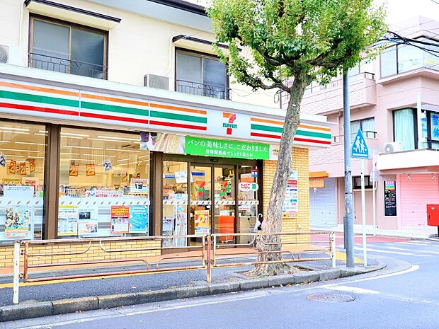セブンイレブン二俣川店　500m　お手軽に食べれる食品や日用品雑貨などを扱う便利なコンビニ。 