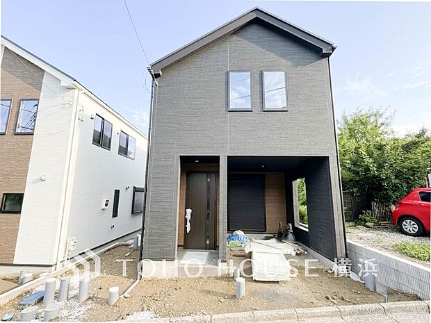 お住まいの顔となる玄関。住まう方のプライドを満たすクオリティを備えています。