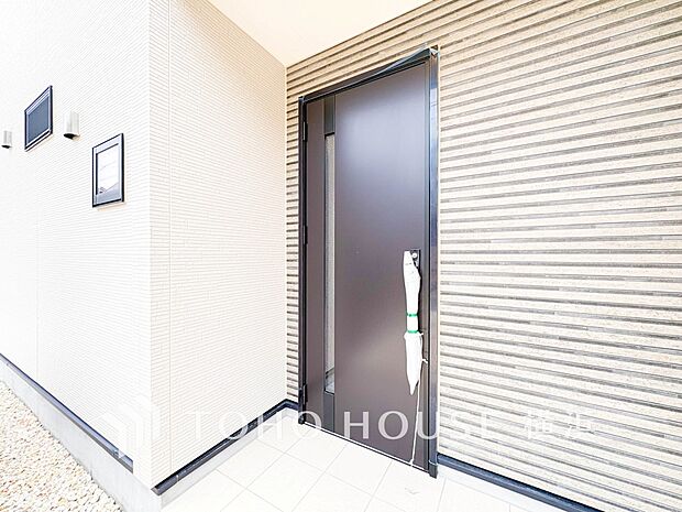 お住まいの顔となる玄関。住まう方のプライドを満たすクオリティを備えています。
