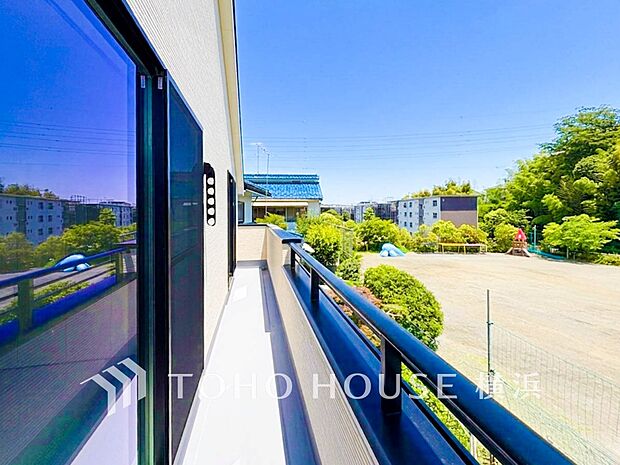 お部屋にも爽やかな風と暖かく柔らかな日差しが差し込み、毎日の暮らしを豊かに彩ります。