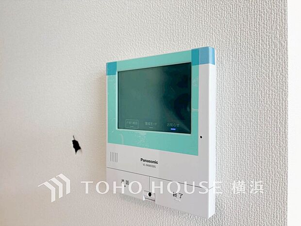 誰が来てもわかる様にモニター付きインターホンを設置。快適と安らぎを合わせた優しい設計。 