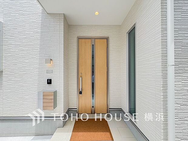 お住まいの顔となる玄関。住まう方のプライドを満たすクオリティを備えています。