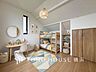 子供部屋：穏やかな寛ぎを届けるお部屋。※生成AIによるイメージです。家具・小物は販売価格に含まれません。