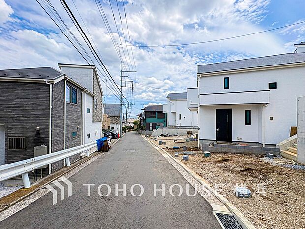 子育て環境、生活利便に優れた住環境に立地し、ゆとりある生活が送れます。(2026年6月撮影)