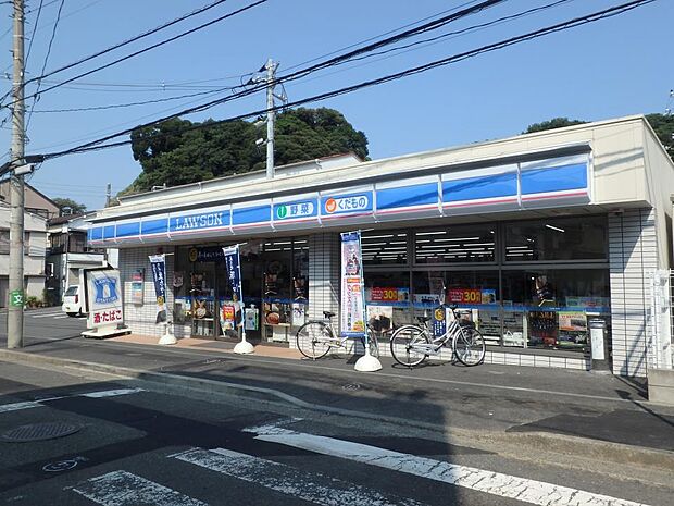 ローソン横浜八幡町店　500m　オリジナルブランド商品やホットスナック・コーヒーも人気です。 