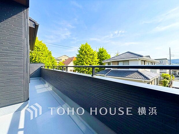 お部屋にも爽やかな風と暖かく柔らかな日差しが差し込み、毎日の暮らしを豊かに彩ります。