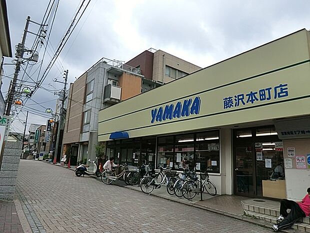 やまか本町店 1200m 営業時間は朝7:00~夜23:00まで。お得な価格設定で地域の皆さんに喜ばれています。