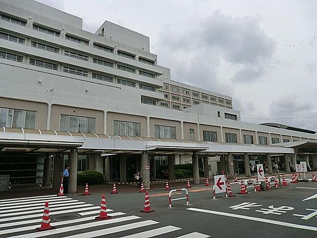 藤沢市民病院　1700m　24時間救急医を配置。小児救急から一般外来・専門外来まで、幅広い疾患に対応いたします。 