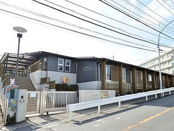 認定こども園ムロノキッズ 室の木幼稚園 900m 広い園庭と隣接する仲良し農園で伸び伸びした保育をしてくれる幼稚園。