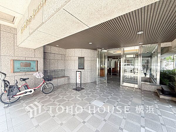 帰宅されるご家族や訪れる方を優しく迎え、安らぎに満ちた生活空間を予感させてくれます。