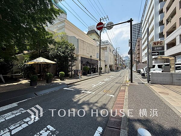 生活利便に優れた住環境に立地し、ゆとりある生活が送れます。