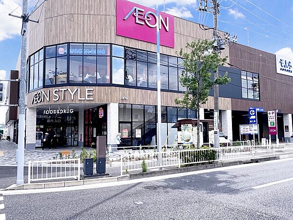 イオンそよら横浜高田　1200m　イオンスタイル横浜高田、キャンドゥ、その他専門店など毎日の暮らしに便利なショッピングセンター。