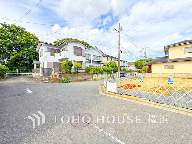 穏やかな住環境で子育てファミリーにもおすすめです。（2026年6月撮影）