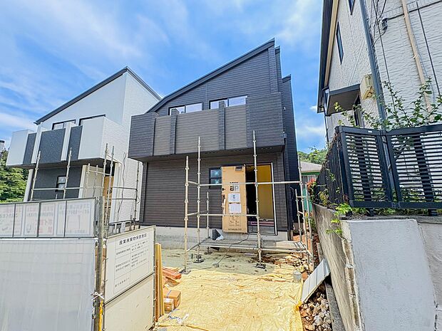 お住まいの顔となる玄関。住まう方のプライドを満たすクオリティを備えています。(2026年6月撮影)