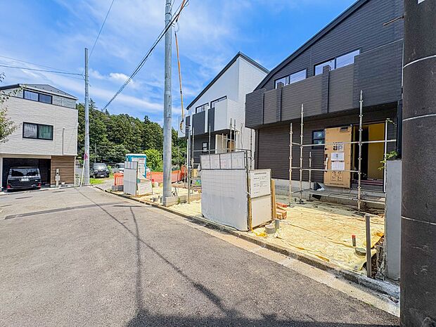 自然豊かな住環境で子育てファミリーにもおすすめです。(2026年6月撮影)