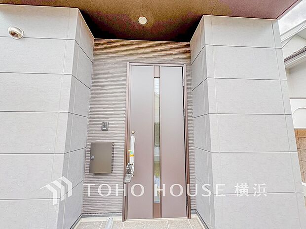 お住まいの顔となる玄関。住まう方のプライドを満たすクオリティを備えています。
