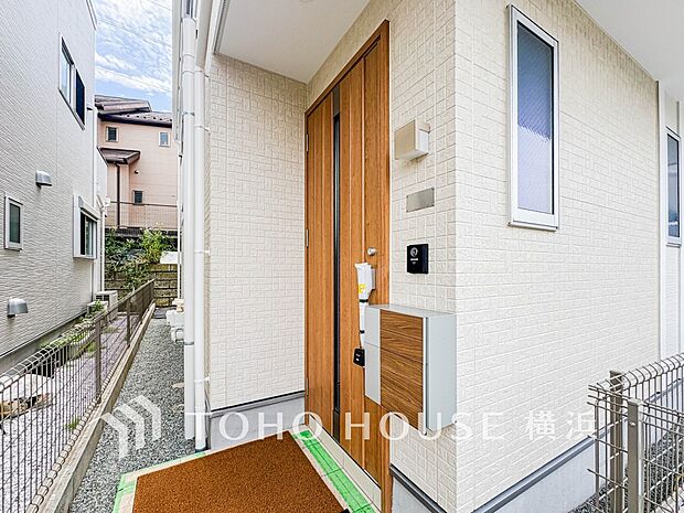 お住まいの顔となる玄関。住まう方のプライドを満たすクオリティを備えています。