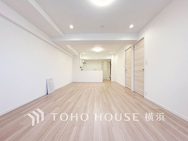 家族と過ごすひと時を溢れる光が優しく包み込むリビングダイニング。