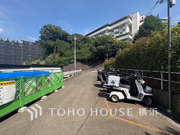 バイク置き場。