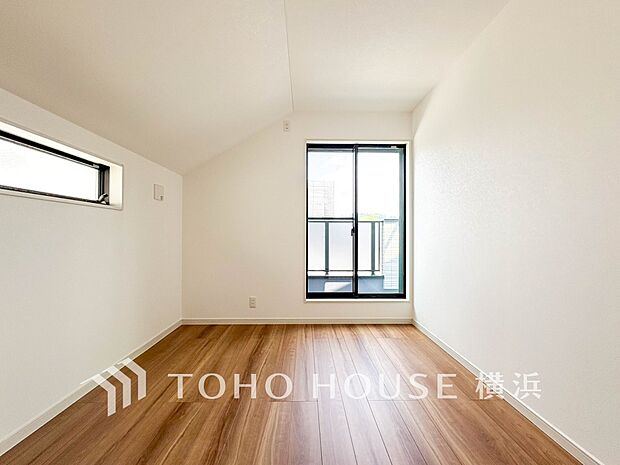 心地よい光と風があふれています。プライベートな自分時間を快適に過ごせるお部屋。