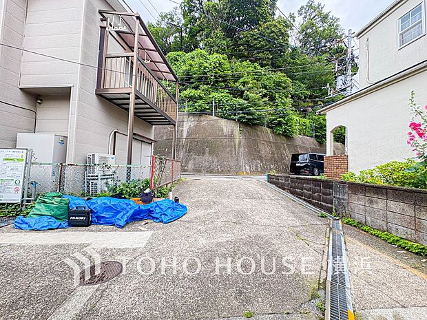 穏やかな住環境で子育てファミリーにもおすすめです。（2026年6月撮影）