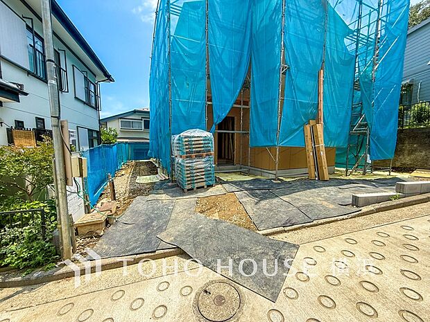お住まいの顔となる玄関。住まう方のプライドを満たすクオリティを備えています。(2026年6月撮影)