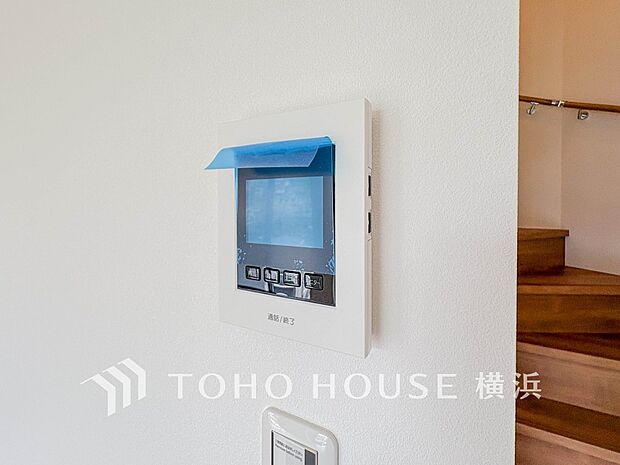 誰が来てもわかる様にモニター付きインターホンを設置。快適と安らぎを合わせた優しい設計。