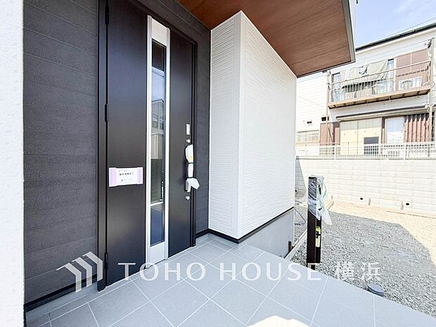 お住まいの顔となる玄関。住まう方のプライドを満たすクオリティを備えています。