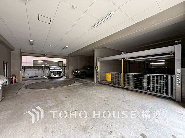 敷地内駐車場（空き状況はお問い合わせください）。