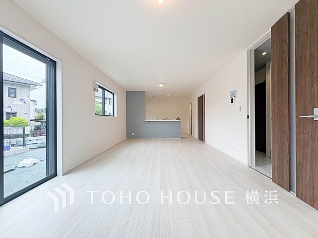 家族と過ごす時間を大切にしたい方にぴったりの明るくゆとりある住空間です。