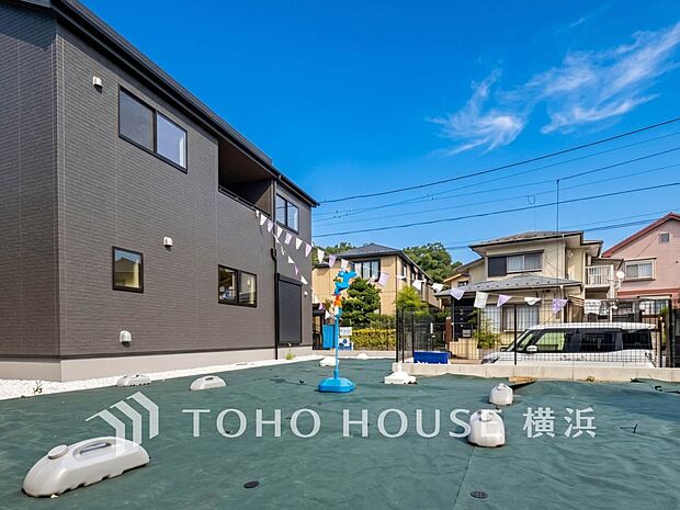 たっぷり降り注ぐ日差しの下バーベキューを楽しんだり、大切な家族やペットと楽しい休日を。