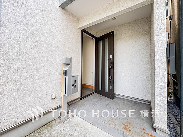 お住まいの顔となる玄関。住まう方のプライドを満たすクオリティを備えています。