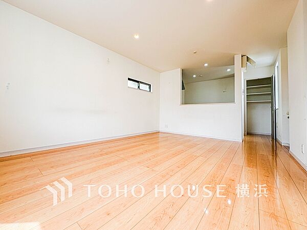 対面キッチンでリビングのご家族と会話を楽しみながらお料理できます。
