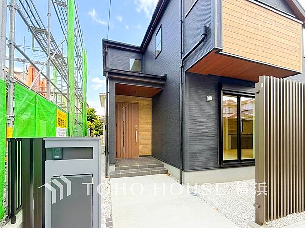 お住まいの顔となる玄関。住まう方のプライドを満たすクオリティを備えています。