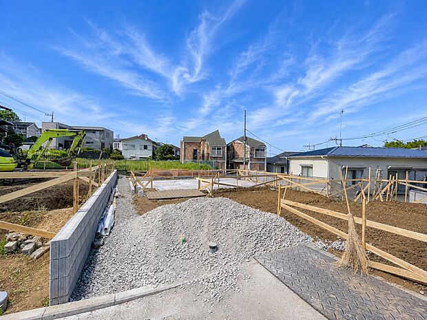 快適さや豊かさはもちろん、未来まで考えた家造りをテーマに建築されます。（2026年6月撮影）