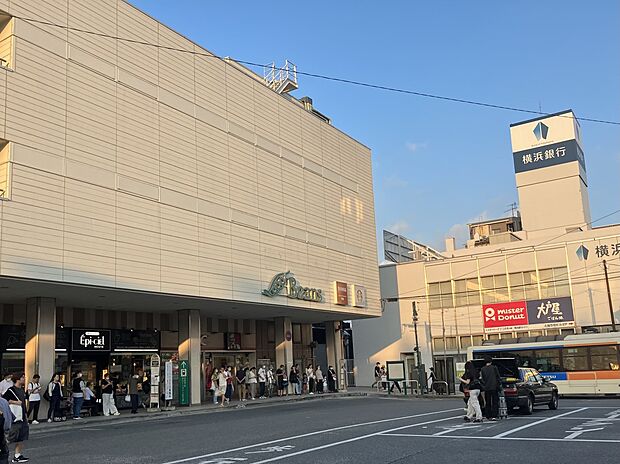ビーンズ中山 800m 「中山駅」直結のスーパーや生鮮食品、日用雑貨、カフェ、レストラン、サービスなど、お買物に便利です。