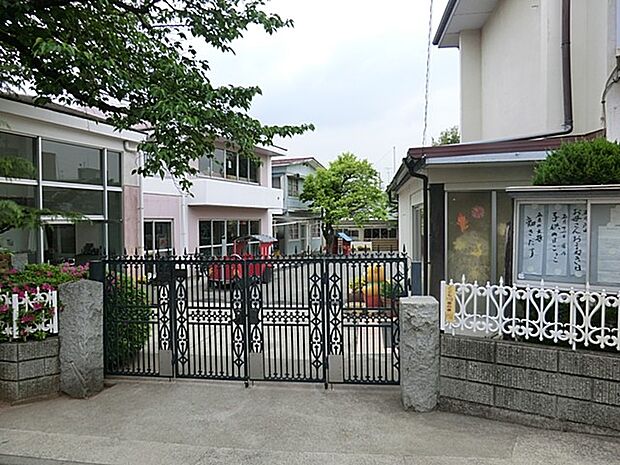 中山幼稚園 550m 家庭的な保育で幼稚園が子どもにとって楽しく、友達が沢山できる場所となるよう、目指しています。