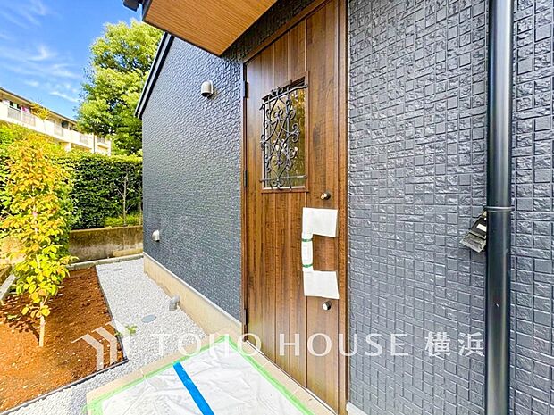 お住まいの顔となる玄関。住まう方のプライドを満たすクオリティを備えています。