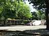 周辺：萱場公園　500m　広い芝生が魅力的な公園です。広場の外周は遊歩道になっているので散歩も楽しめます。 