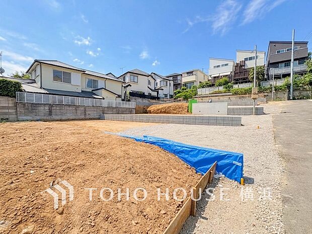 良質な環境に暮らす永住の邸がここに誕生します。(2026年6月撮影)