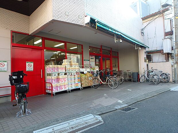 まいばすけっと生麦駅前店　750m　安くて便利な小さなイオン。食品、雑貨等、生活に必要なものをコンパクトに手に入れることができます。 