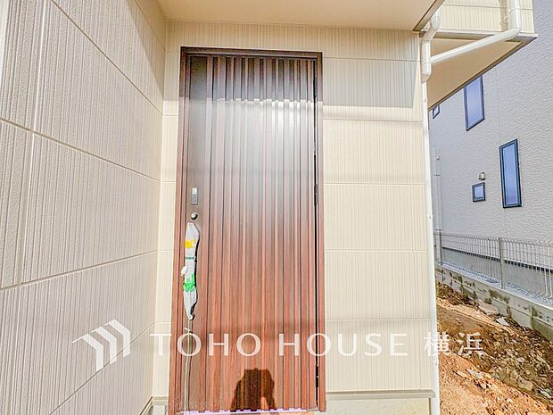 お住まいの顔となる玄関。住まう方のプライドを満たすクオリティを備えています。