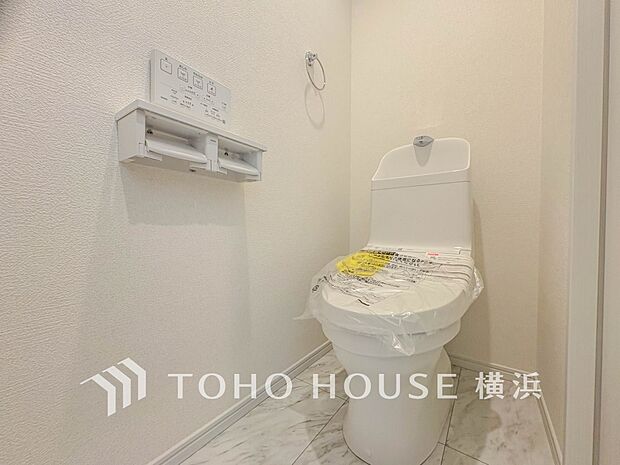 換気と明るさに配慮した、清潔感溢れるトイレ。
