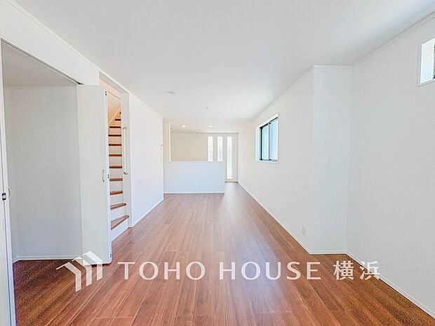 豊かな光が照らすこの場所は、たわいもない会話を楽しみ、ゆったりとした時間を過ごす場所。