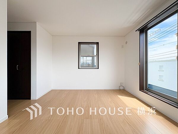 心地よい光と風があふれています。プライベートな自分時間を快適に過ごせるお部屋。