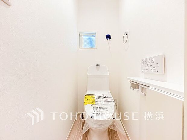 清潔感溢れるトイレ。落ち着いた空間で安らぎのひとときをお過ごしいただけます。