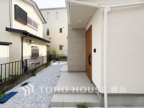 お住まいの顔となる玄関。住まう方のプライドを満たすクオリティを備えています。